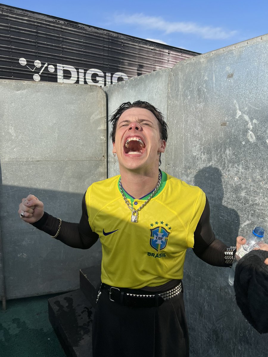 yungblud tweet picture