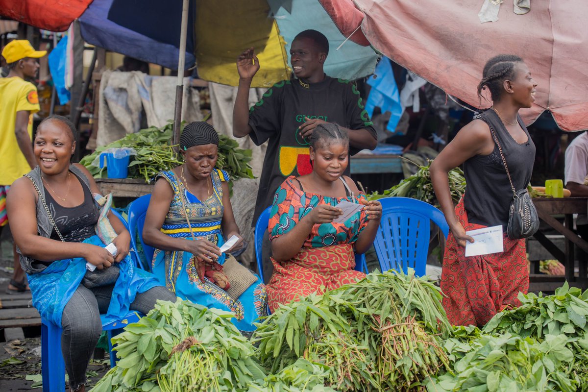Daniel03Dan's tweet image. Ce Samedi 25 Mars à 12h,
nous avons rendu visite aux mamans maraîchères du marché de Lemba Terminus pour encourager et échanger sur les efforts de mère et responsable de familles pour bcp d'entre Elles en ce mois où l'on encourage les droits des femmes.
#LembaNaMotema❤️