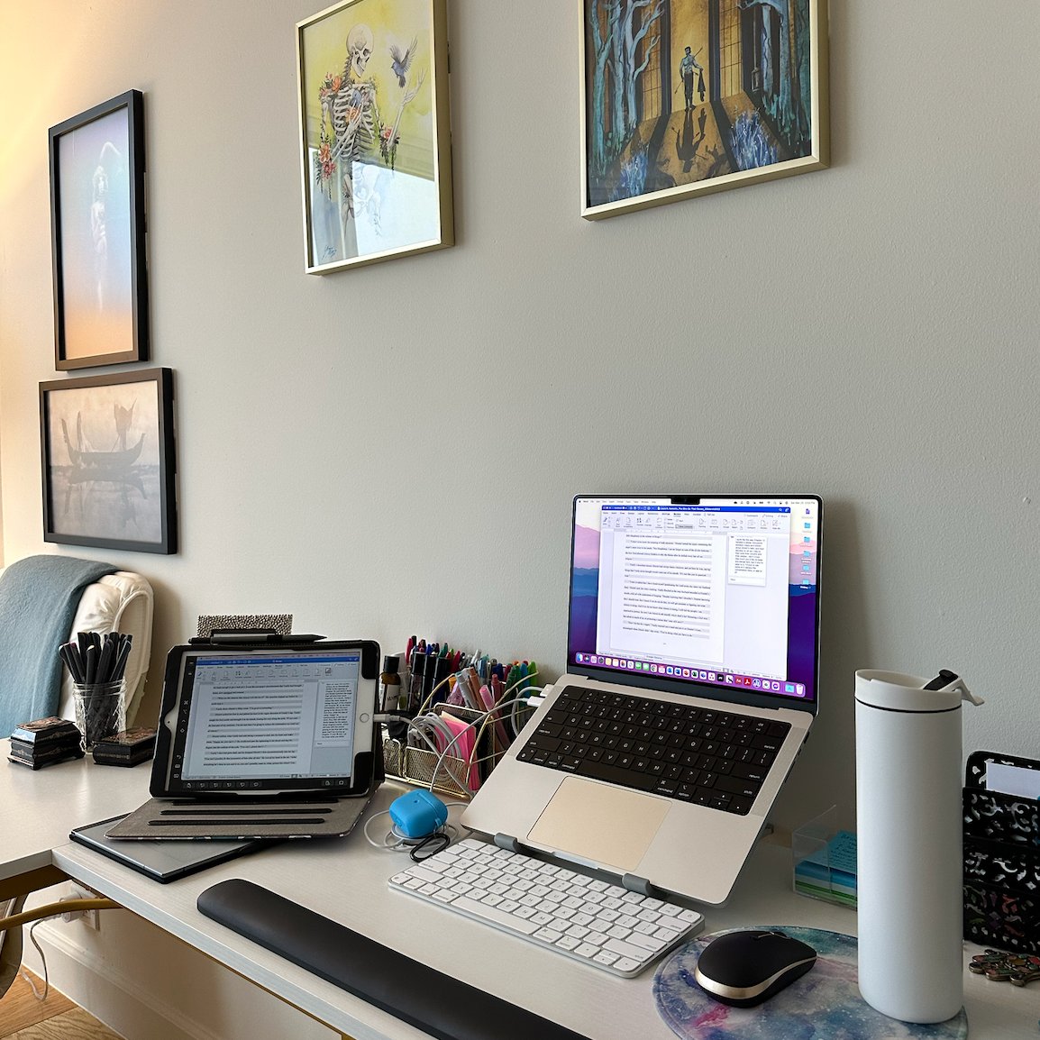 LauraRSamotin's tweet image. As I'm going through another round of developmental edits, I wanted to take a second to give my personal perspective on why it's hard to compare your writing to books on the shelves.

A 🧵