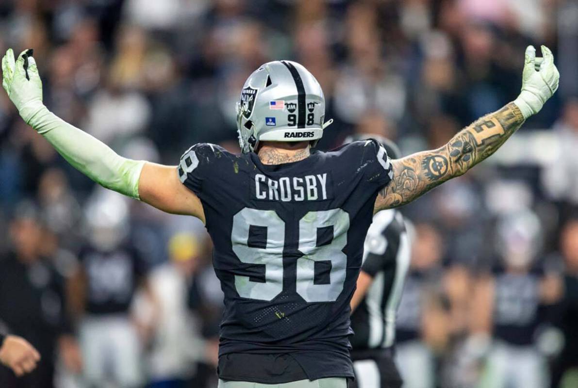 CanRaidersWin's tweet photo. Maxx Crosby in his first 4 years with the Raiders.

•231 tackles 
•37.5 sacks
•93 QB hits
•65 TFL's
•16 pass deflections 

Superstar. https://t.co/bZOSxe0Ns6