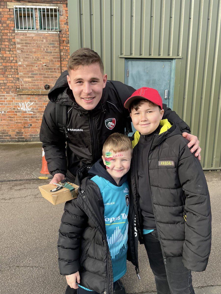 JPash6's tweet photo. Great result for @LeicesterTigers today! Can’t wait for Edinburgh under lights on Friday! Boys so happy with the photos today too! 
🐯🏉 https://t.co/9pawMC0Rgo
