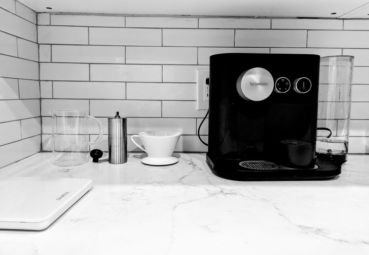 ItsmeEac2's tweet image. Minimalism is action... #coffeecorner