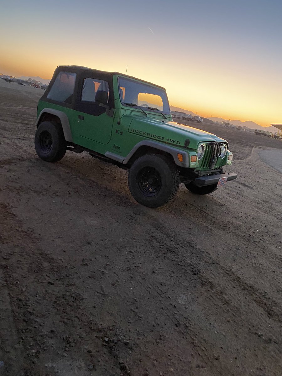 Top of the morning… #jeep #jeepwrangler #fourwheeldrive #arizona #arizonasunrise #SaturdayMorning
