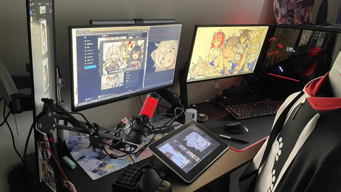 理想の環境とロマンを詰め込んだ自作PCです。ケースは三面が遮光ガラスのようになっており内部の光がじわっといい感じ光ってくれるのが気に入ってます! #ししろんのPC選手権 