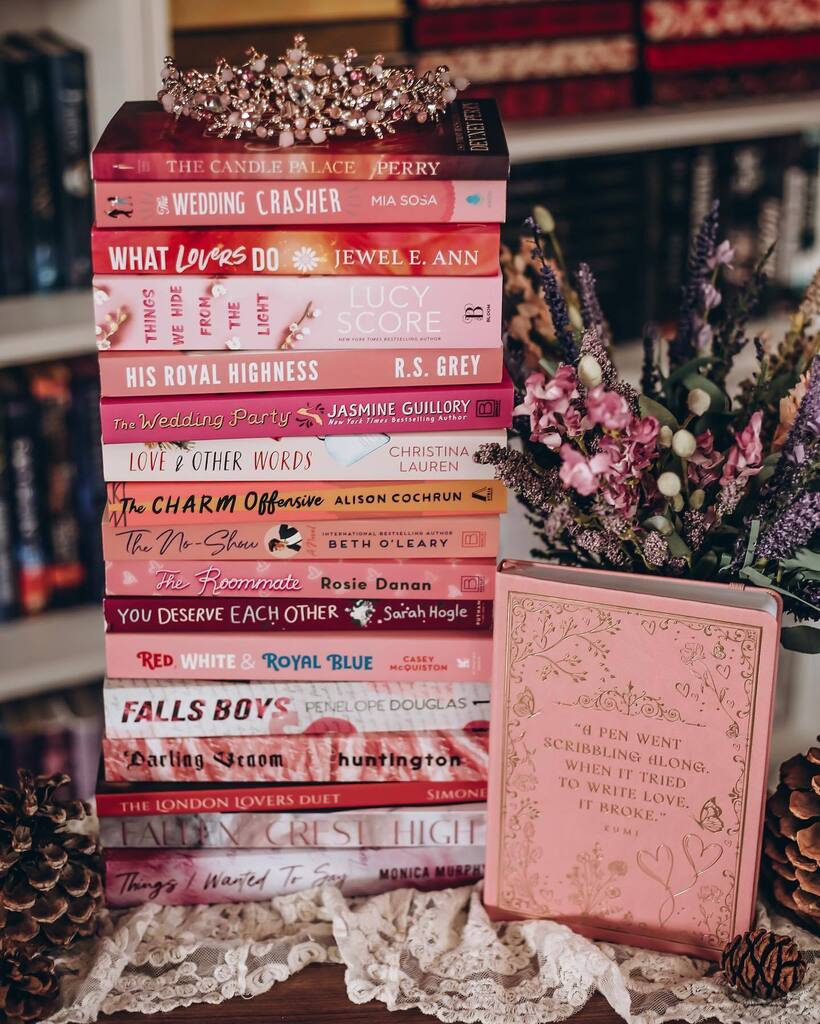 libraryintheco's tweet image. ★ Happy #StackSaturday! How many of the books in this stack have you read?

I’ve read all of them but four: The Wedding Crasher, Things We Hide from the Light, His Royal Highness, and Fallen Crest High!

This stack features a ton of my favorite roman… instagr.am/p/CqOxcxOPkNw/