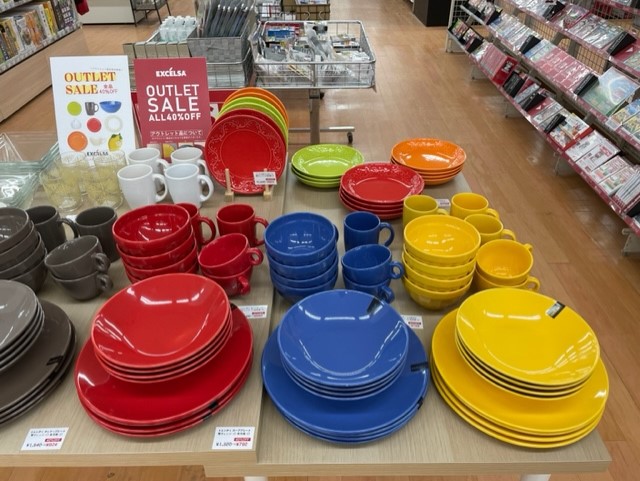 TSUTAYA90445869's tweet image. 当店では5月7日（日）まで【#EXCELSA アウトレットSALE】を開催しております。イタリアで100年愛されるメーカーが誇るブランドがついに日本上陸。今回は #アウトレット 品をご用意いたしました。#新生活 に向けて #食器 も変えてみませんか？ご来店お待ちしております。
#TSUTAYA #十和田 #元町