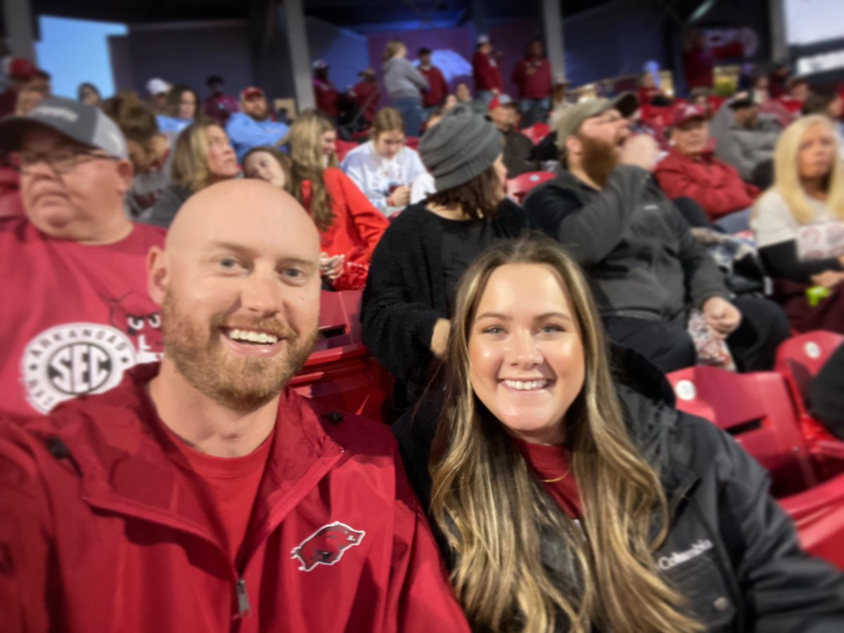 StaciSpargo's tweet photo. Great night for another HOG win! 🥎❤️#wps #onerazorback https://t.co/gJr4UnmCYf