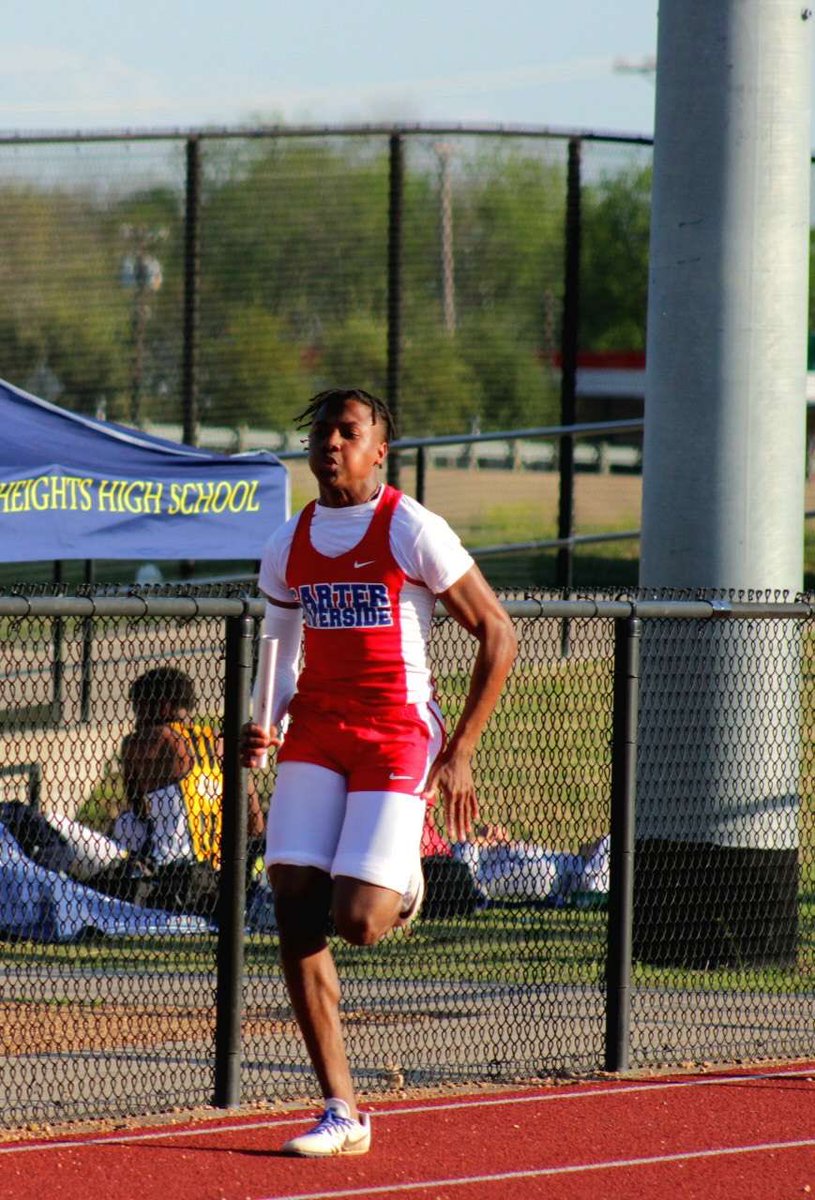 JayThomas2023's tweet photo. Broke the school record for the 4x200 yesterday, @Opthittvjameer @DalynStewart1 what’s next?👀 https://t.co/OfhJBGWgDC