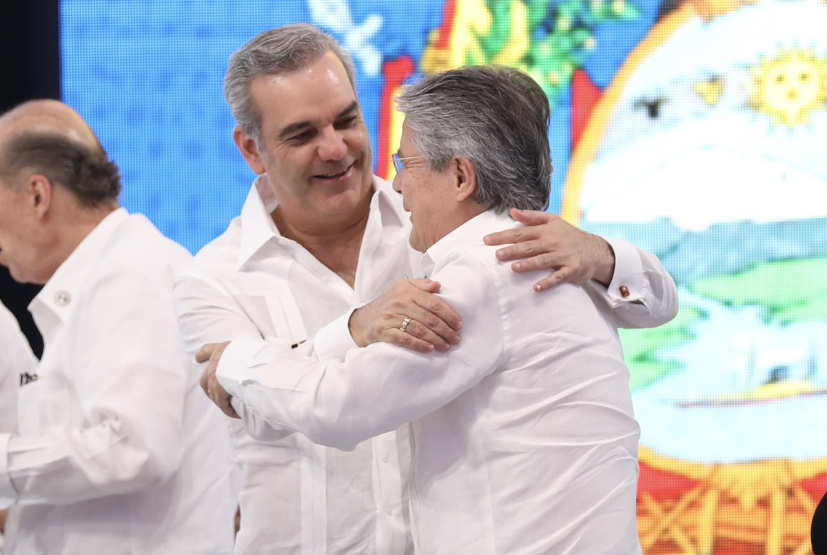 luisabinader's tweet photo. Me place anunciar que República Dominicana traspasa la secretaría pro tempore de la @CumbreIberoA a Ecuador. Agradezco a los países miembros por su apoyo durante nuestra secretaría; confío que Ecuador liderará exitosamente para la construcción de una Iberoamérica más próspera. https://t.co/jIp62PgiyD