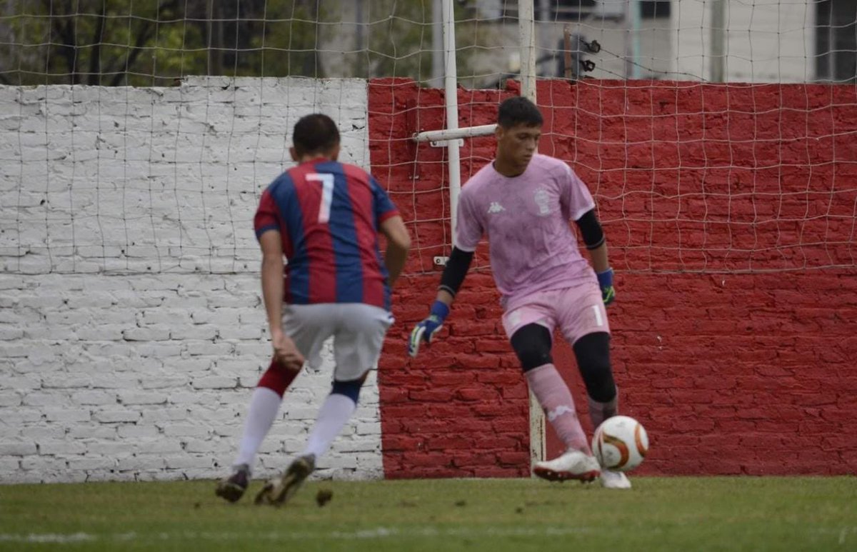 MartinJauregui's tweet image. Debut y empate en el clásico de la #7ma de #Huracán #AtajaFacu 🧤🧤🎈🎈 #MiArqueroPreferido #DelGloboYDeLaQuema #NacimosEnLaQuema #SentidoDePertenencia