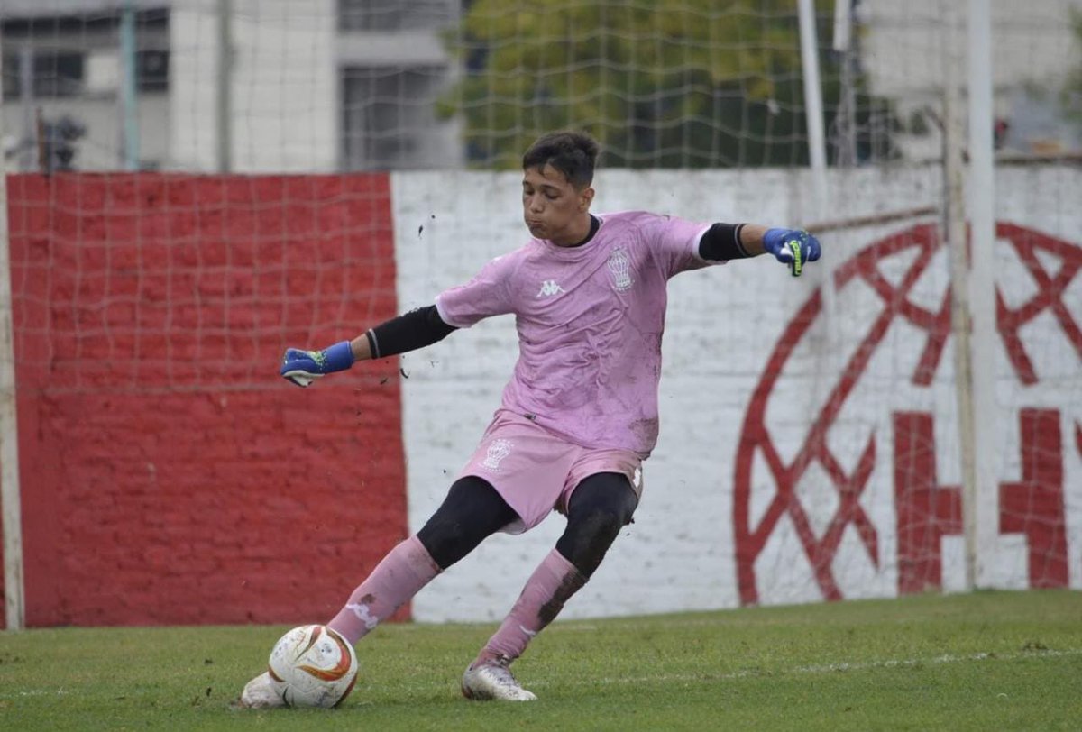 MartinJauregui's tweet image. Debut y empate en el clásico de la #7ma de #Huracán #AtajaFacu 🧤🧤🎈🎈 #MiArqueroPreferido #DelGloboYDeLaQuema #NacimosEnLaQuema #SentidoDePertenencia
