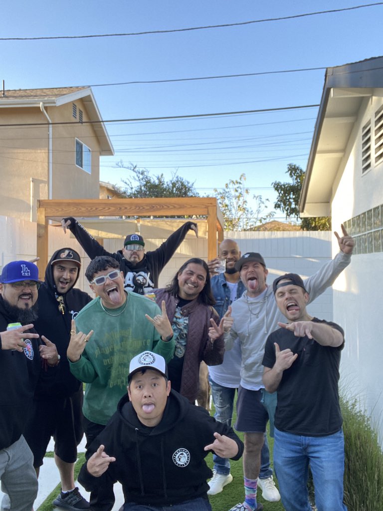The squad came through proper today! Which is your fav pic m? 1 or 2??

#CreansConnection #AKCB #AAS #NFTLA @akidcalledghost @SammyArriaga @NoServiceEth @MakaveliDlaCruz @CircusTigerArt @NeilGallero @grouch626eth @akidcalledbeast @AngryApesNFT
