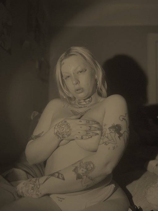 When I ignore you, it&rsquo;s just like a glamour and suspense of a silent movie. https://t.co/zFM75M9weQ