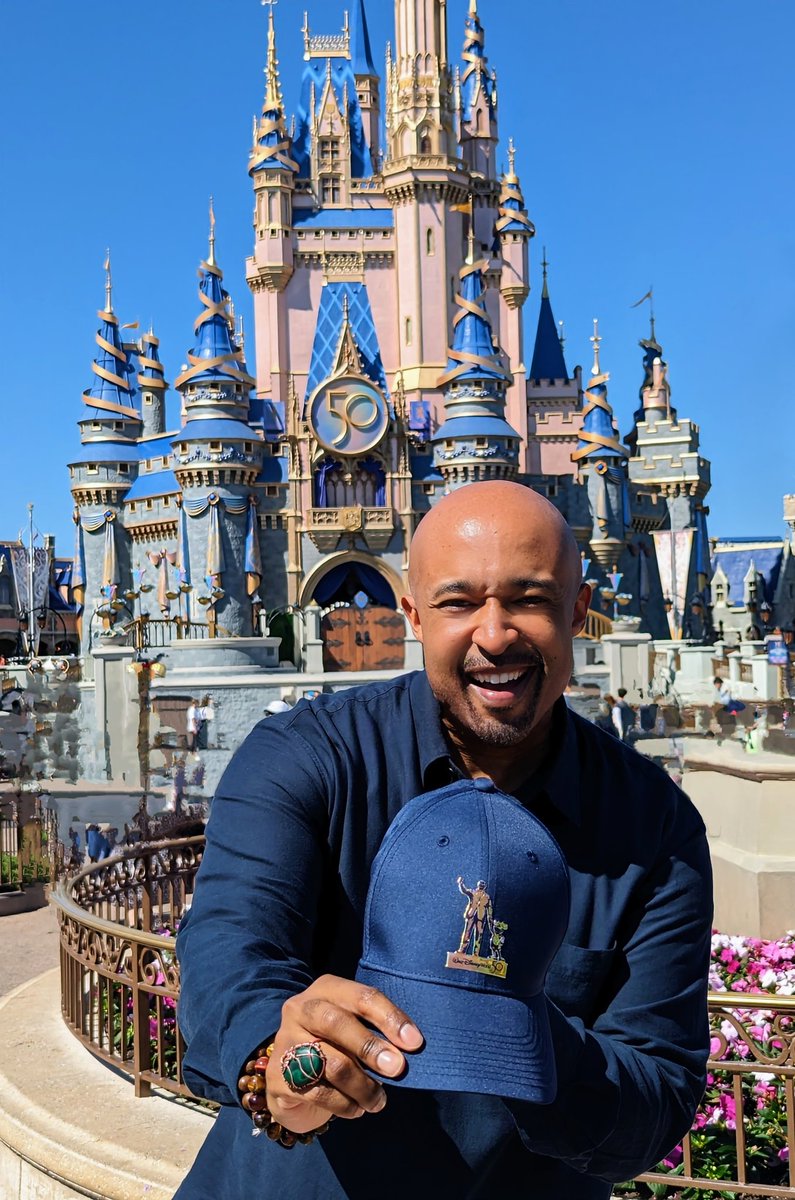 iammikemuse's tweet photo. Disney World... Disney Dreamers Academy has been activated! We selected the #Be100 C/O 2023 in December , now it's their time to shine, soar, learn, & be challenged! Our goal is for them to leave here ready to be the next change agents of our society #Disney x #IntersectionOfMuse https://t.co/TgSt2GOF7t