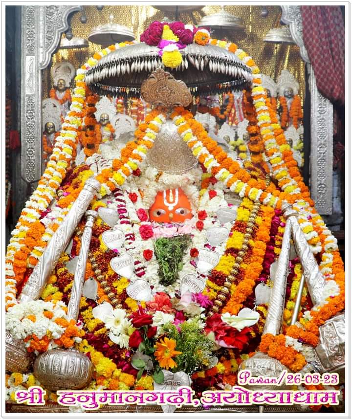 AlokDasji1's tweet photo. श्री हनुमान जी महाराज, श्री हनुमान गढ़ी अयोध्या धाम के आज 26-03-23 के अद्भुत एवं अलौकिक दर्शन… श्री हनुमान जी की कृपा आप सभी पर बनी रहे… ऐसी मंगल कामना…!! https://t.co/ifsEl8w06k