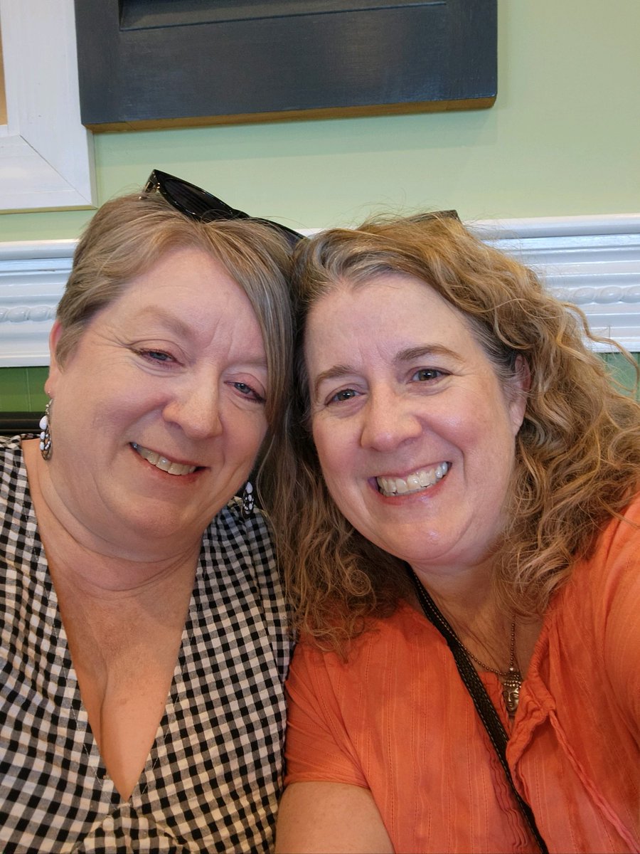 MplsAngie's tweet photo. Lunch with my sister on my last day in Savannah. Heading back to the land of snow and ice this evening 🥶 https://t.co/sD7RdH8tfs