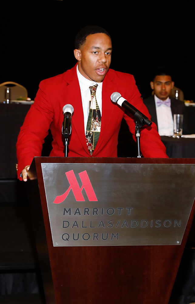 Cameron Hammond, Colleyville Heritage HS, receives the 2023 Scholar-Athlete of the Year award from the NFF Gridiron Club of Dallas.

Pic: Marty Secord (former Wakeland HC), Chan Isom (current Wakeland HC), Cameron Hammond, Colin Peek (2022 winner), and Gerald Brence (president)