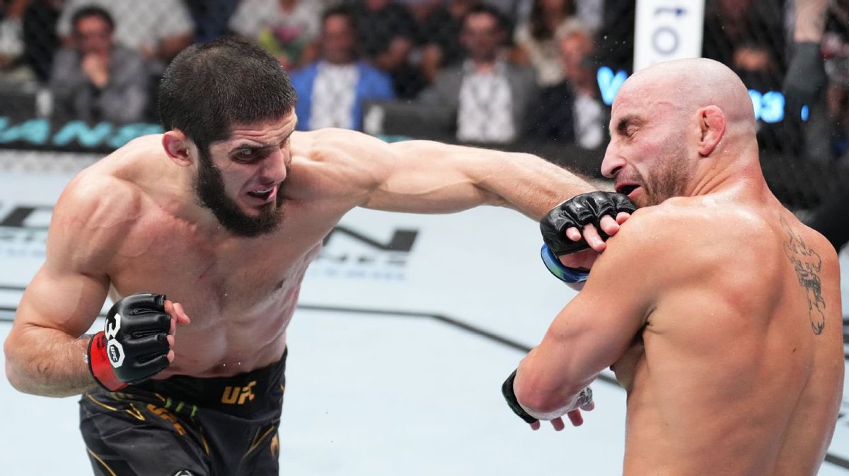 Assalamualeikum's tweet photo. I rewatched Makhachev vs Volkanovski today for the first time on the Fight Pass. Proper HD, no lags and ignoring Bisping’s biased commentary - can’t believe that someone would score the fight for Volk, especially after rewatching! 

Islam clearly won round 1, 2 and 4. https://t.co/Cuov5O1lCe