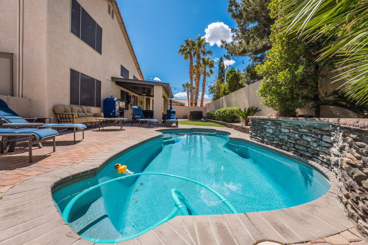 Daniel_Stewart8's tweet photo. New Listing | Silverado Ranch | $699,999 https://t.co/8q3AYl2LuR