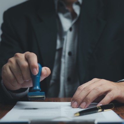 ChavarriaLawPC's tweet image. Curious about the green card process? Some common interview questions include: How did you meet your sponsor? What's your job? What are your goals? Be honest and bring requested documents. 

bit.ly/3U0iM9o 

#GreenCardInterview #ImmigrationTips