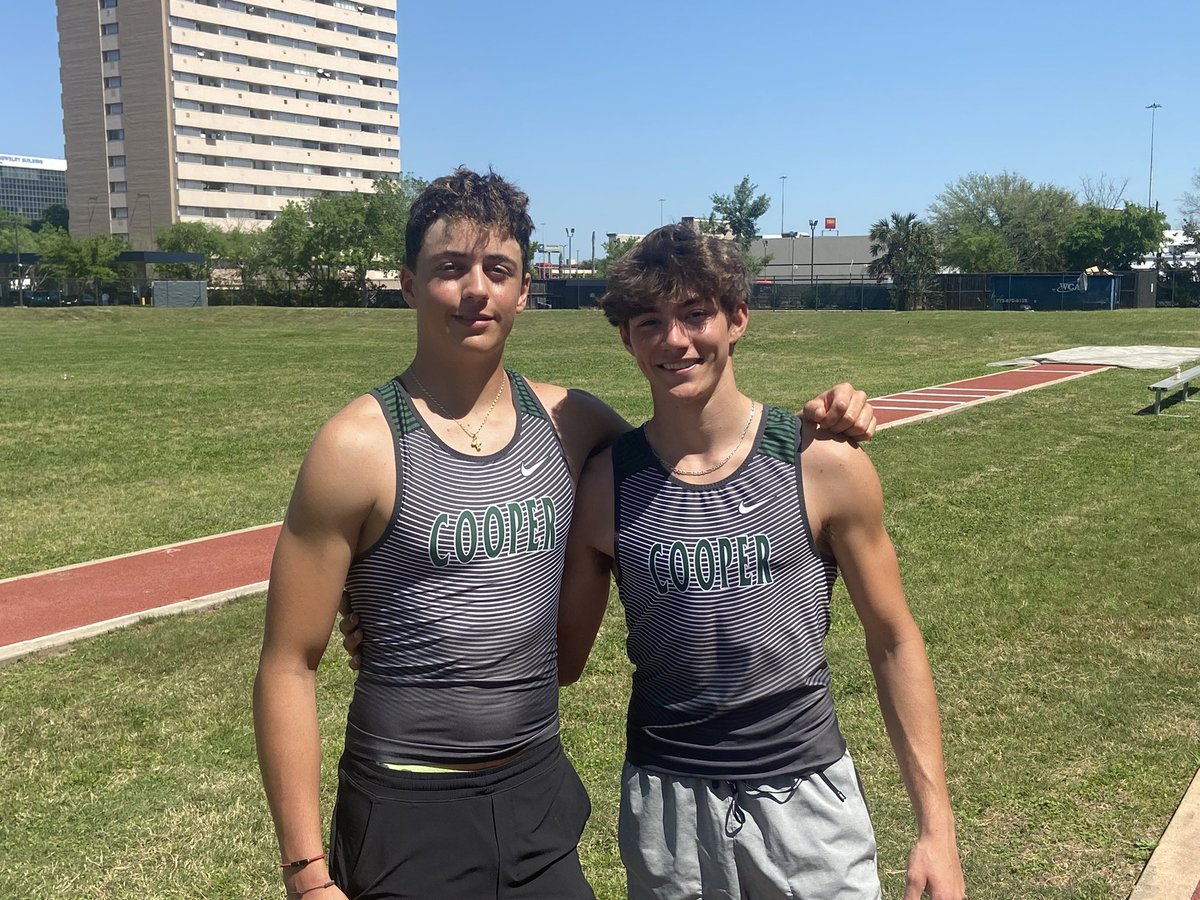 1-2 finish! Congratulations to Nico Signorelli (14’  6”) and Santiago Fernandez Villarreal (13’) on their top finishes in pole vault at the St. Agnes Invitational.