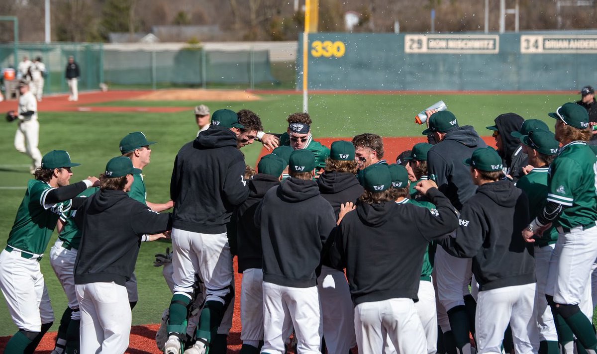 WSURaidergang's tweet photo. WALK IT OFF, @sammysass24‼️

The junior obliterates a 2-run homer in the bottom of the ninth to seal our fifth-straight WWWWWin.🫡 https://t.co/j2yCjR85cT