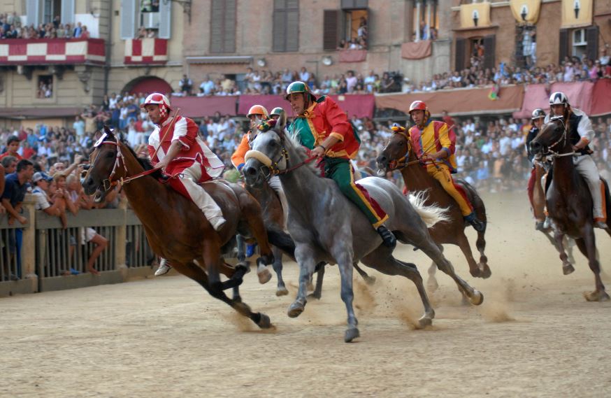 Looking for a unique escape? Visit the beautiful city of Siena and witness the famous Palio horse race. Italy's most famous horse race takes place twice a year in July and August in piazza del Campo. 🇮🇹🐎#Siena #Palio #DiscoverTuscany