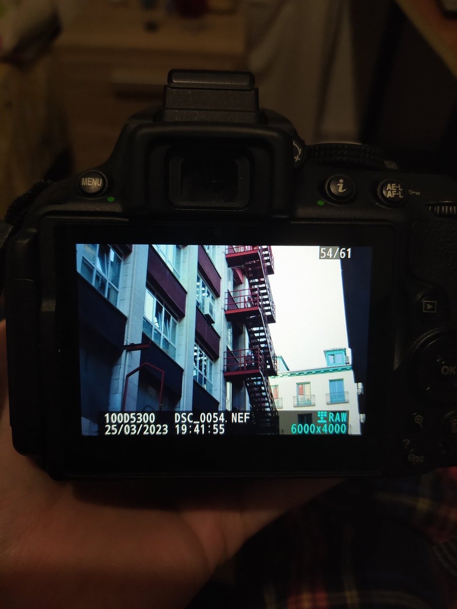 RominaMoralesTW's tweet image. ¡Qué diantres! 

Vengaaa, MÁS LO-FI VISUAL, que es sábado  😎

Vivan las aberraciones del móvil que dejan los blancos quemados

La serie de verdad... Muy pronto #UNYC