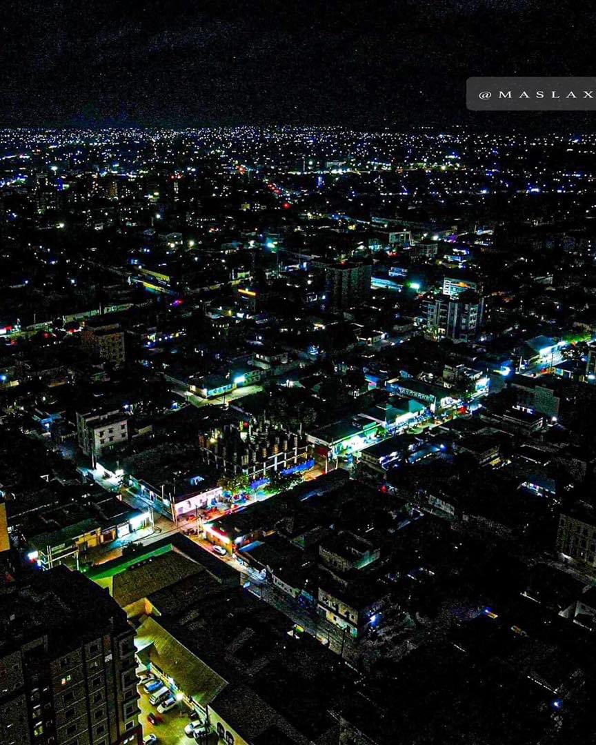 Abdirachiid's tweet photo. A beautiful aerial view from the capital of Mogadishu. How fast this city is growing is just breathtaking, wonderful scenery.
Photography π₯ #Maslah https://t.co/wwgx5warYz