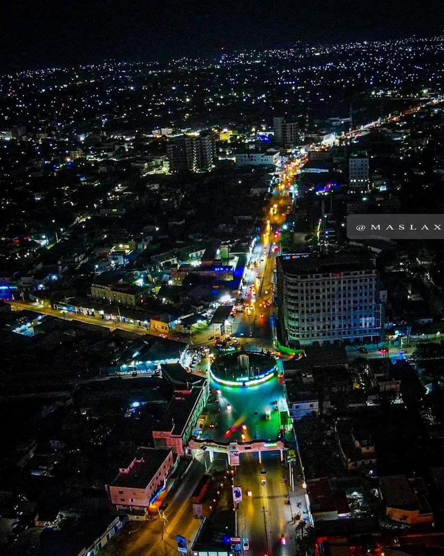 Abdirachiid's tweet photo. A beautiful aerial view from the capital of Mogadishu. How fast this city is growing is just breathtaking, wonderful scenery.
Photography π₯ #Maslah https://t.co/wwgx5warYz