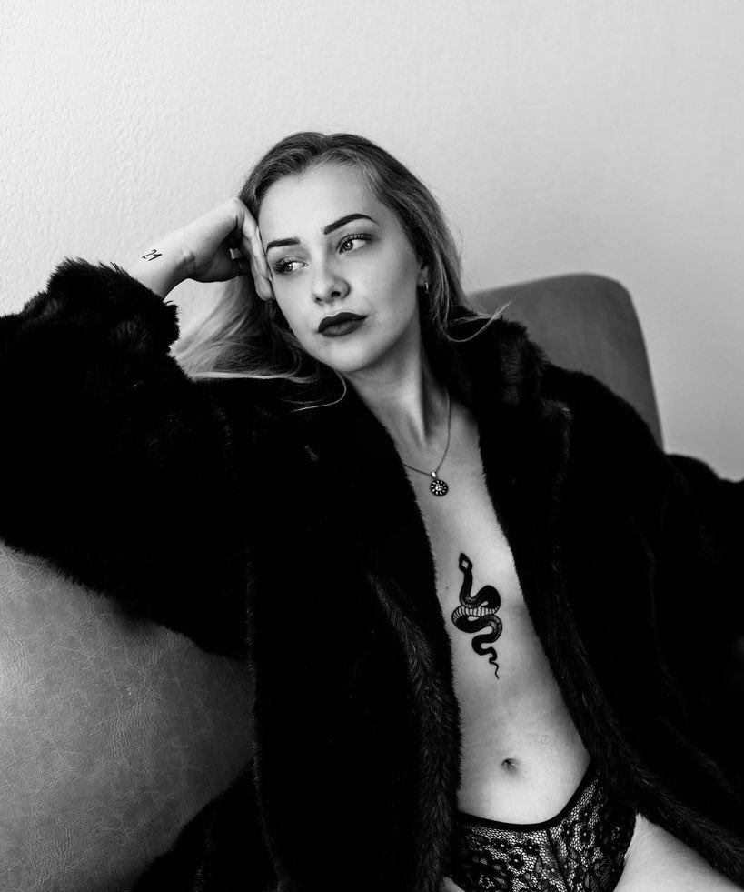 lesbie_b's tweet photo. Sensualité et tendresse 🐺 https://t.co/E6DjABvNWH