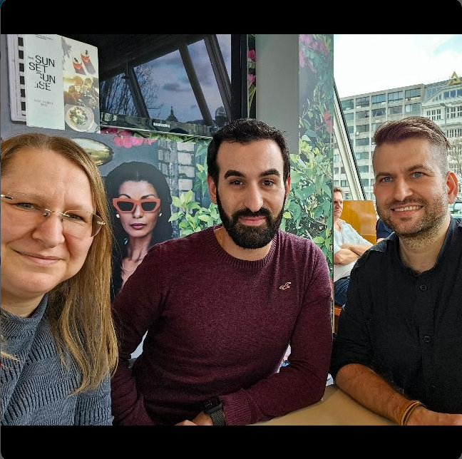 KatiSchneeberg1's tweet photo. Glühende Europäer*innen bei der Arbeit 🇪🇺 Beim Samstags-Brunch mit @DanielGerer und Abdul die nächsten Aktivitäten geplant https://t.co/55YiT5rI1U