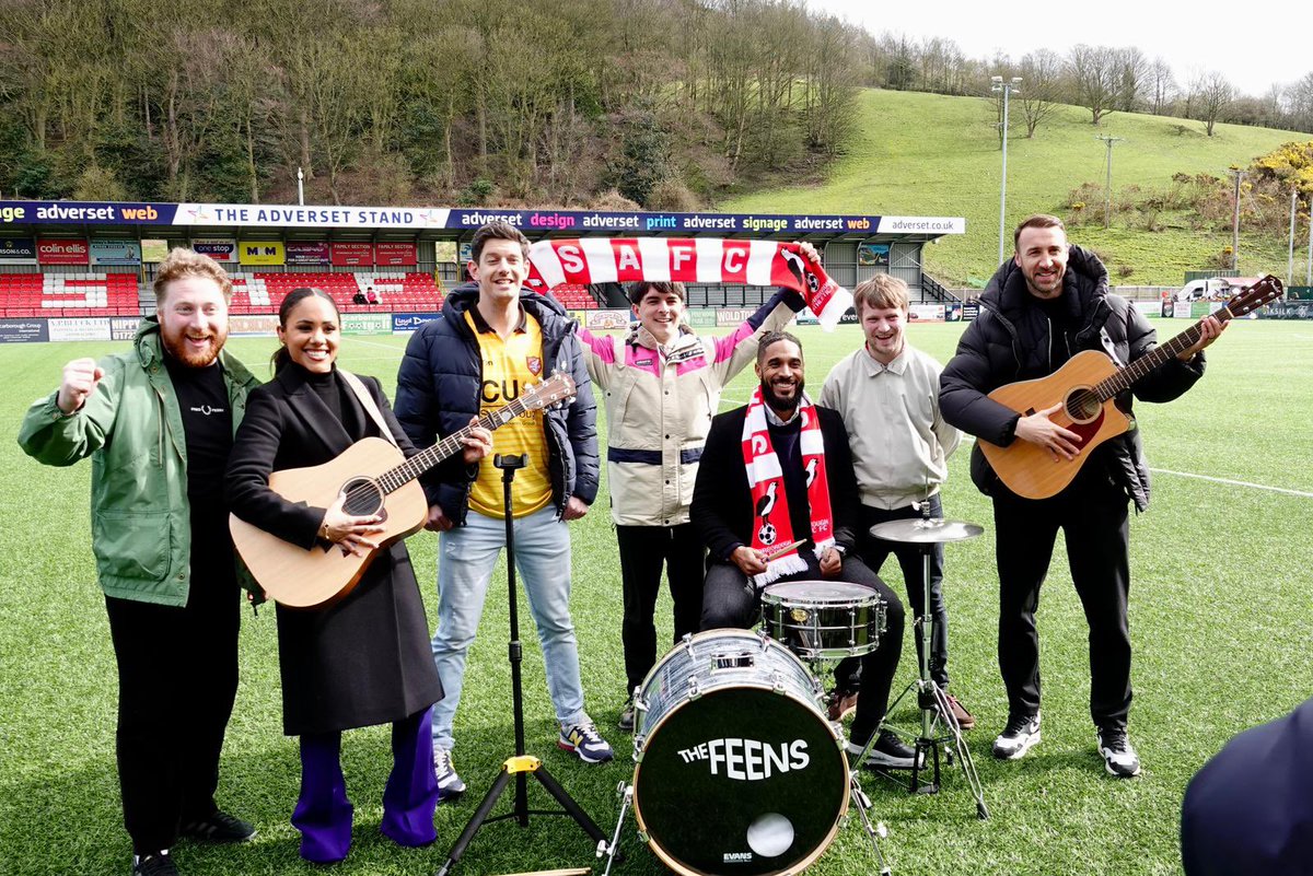 THE FEENS (@feensband) on Twitter photo Special day today. Thank you <a href="/safc/">Scarborough Athletic FC</a> <a href="/BBCSport/">BBC Sport</a> ⚽️🙌
Great to meet you <a href="/AlexScott/">Alex Scott MBE</a>, <a href="/GM_83/">Glenn Murray</a>, Ashley Williams 🥰
📸 <a href="/chrismarson7/">Chris Marson</a>
<a href="/This_Feeling/">This Feeling</a> Special day today. Thank you <a href="/safc/">Scarborough Athletic FC</a> <a href="/BBCSport/">BBC Sport</a> ⚽️🙌
Great to meet you <a href="/AlexScott/">Alex Scott MBE</a>, <a href="/GM_83/">Glenn Murray</a>, Ashley Williams 🥰
📸 <a href="/chrismarson7/">Chris Marson</a>
<a href="/This_Feeling/">This Feeling</a>