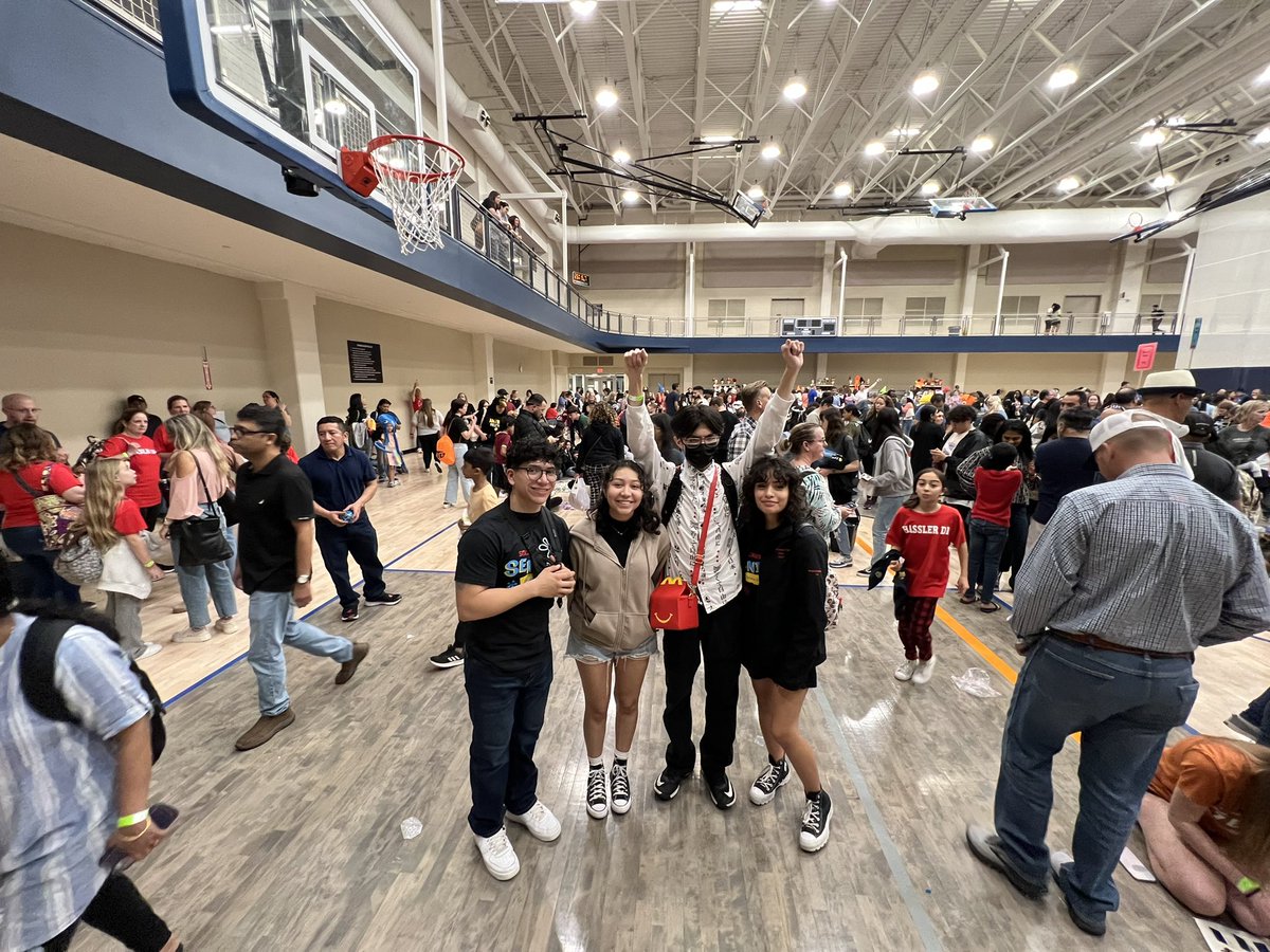 The adventures of the Hello Kitty Krew! Our DI Bulldogs representing at the #LoneStarFinals #TeamSISD <a href="/RRodriguez_SHS/">Rosalva Rodriguez</a> <a href="/Socorro_HS1/">Ignacio Estorga, Ed.D</a> <a href="/YCarrasco_AA/">Stephanie Carrasco</a>