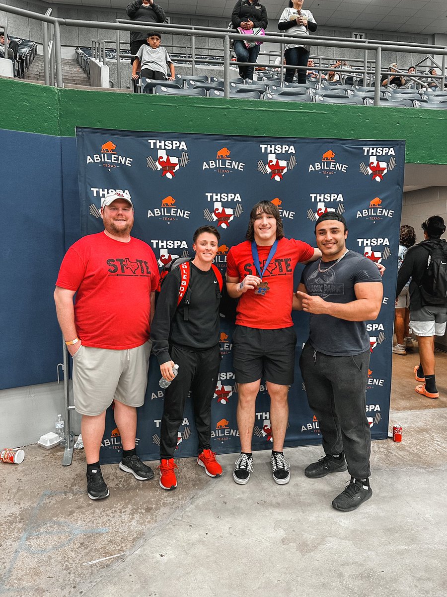 WhitneyEnis's tweet photo. Pure emotion. This kid work his take off after missing regionals last year to this year standing on the podium at state. Joel placed 5th in the 220, coming in was sitting 10th. I canβt explain how happy I am for him. #thspa #theroadtoabilene https://t.co/U60JI4WzZm