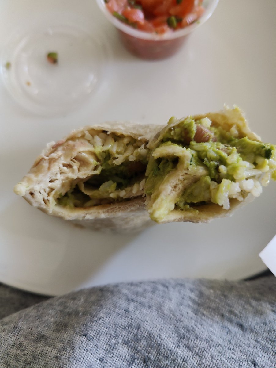 AwwwwBreeee's tweet image. Really @ChipotleTweets??

Smaller and smaller

But come on, squished down and the tortilla nearly wraps around twice?

How do you think this is OK?

Then biting into it for it to be mostly tortilla..

Wow.  What a waste 

#ChipotleBurrito #chipotle #small #comeon #disappointed