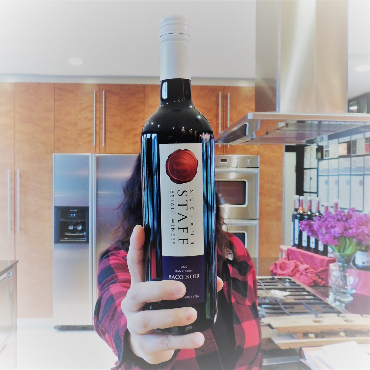 SueAnnStaff's tweet image. Overheard today in the tasting room: 

"You know the everything bagel? This is the Everything Baco. Because it goes with everything"

Order the everything Baco (aka Bank Barn Baco Noir) online and see for yourself! sue-annstaff.com/collections/al…  #VQA #baconoir #smooooooooooothred