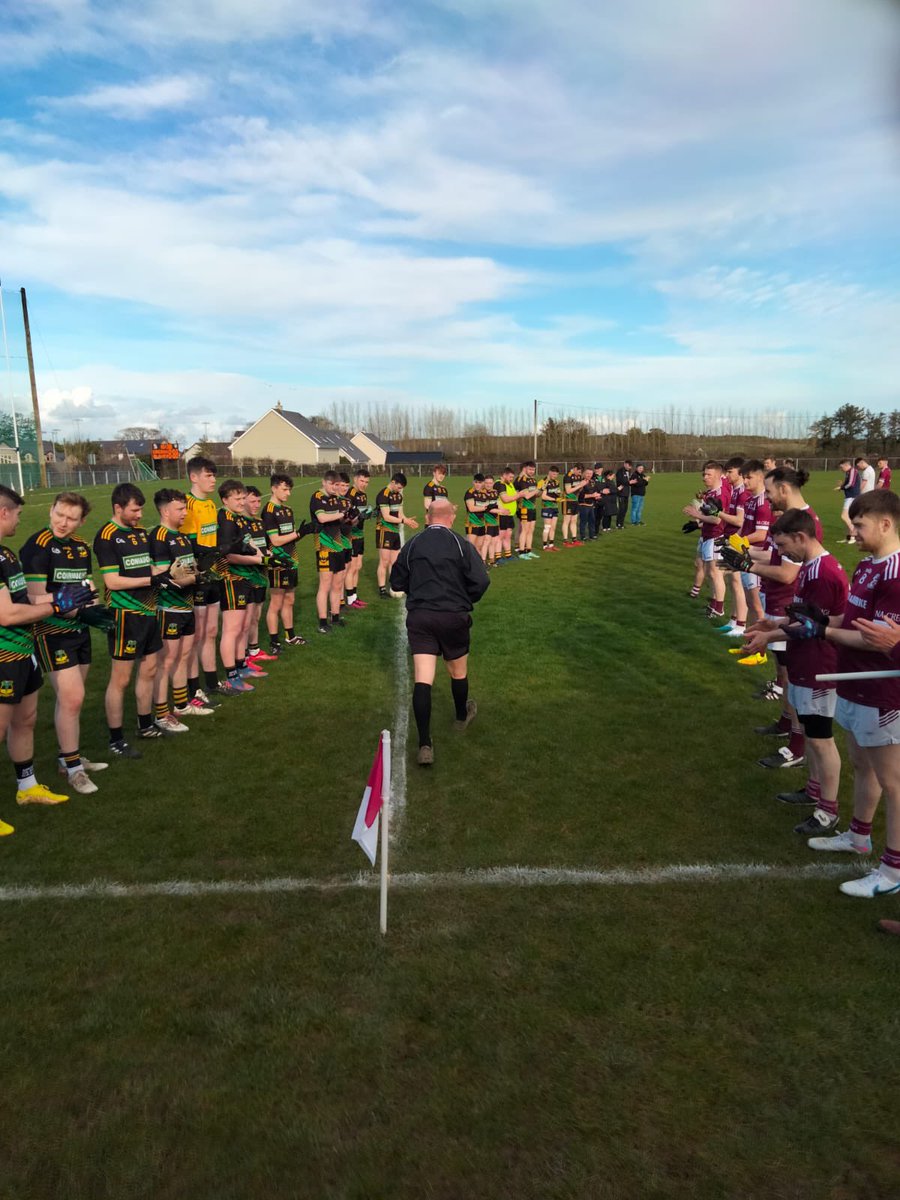 Poignant moment before todays Div 2 league game in between <a href="/glaveys/">Michael Glaveys GAA</a> and Creggs in Creggs. Both sets of players performed a guard of honour for referee Ger Carmody who laid his mother to rest on Thursday. #Respect <a href="/RoscommonGAA/">Roscommon GAA</a> <a href="/officialgaa/">The GAA</a> #gaafamily