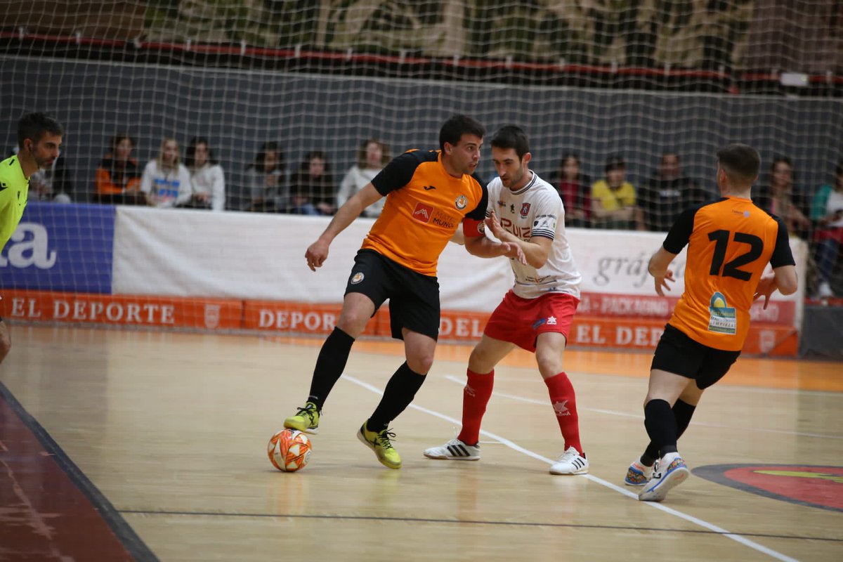 RiberaNavarraFS's tweet photo. 🔶 𝐌𝐚𝐭𝐞𝐨 𝐌𝐮𝐧̃𝐨𝐳 𝐑𝐍

Buena puesta en escena con poco premio para el filial, que ha empatado 2-2 ante @tafafutbolsala. 

⚽ Alduán y Camargo anotaron para los de Cone. Tafa recortó antes del descanso y finalmente logró la igualada.

📸 @photofutsal

#VamosMiRibera🧡🖤 https://t.co/H85qP5haEe