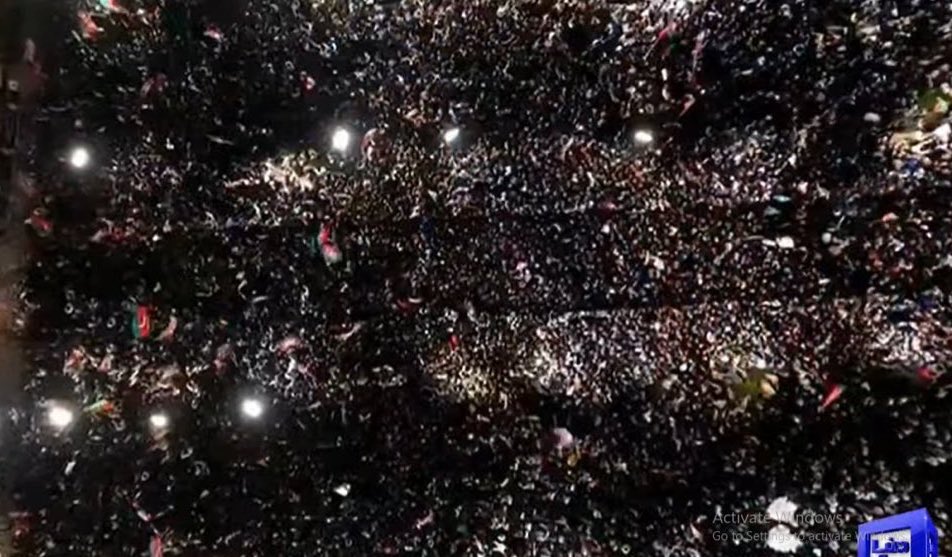 Muhamma89168586's tweet photo. Imran Khan will win today repeat history of 1992 ♥️ 
#ImranKhan
#imrankhanPTI  #Minar_e_Pakistan_Jalsa https://t.co/nlW2JCOOsI