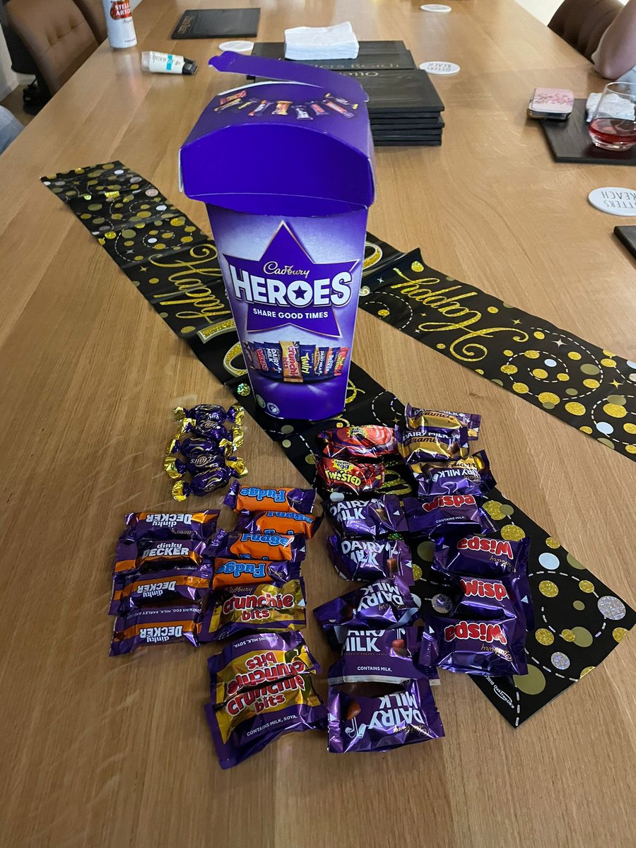 Surreystar's tweet photo. @CadburyUK have you removed Twirls from boxes of Heroes? #notatwirlinsight https://t.co/qbWjVf1pWw