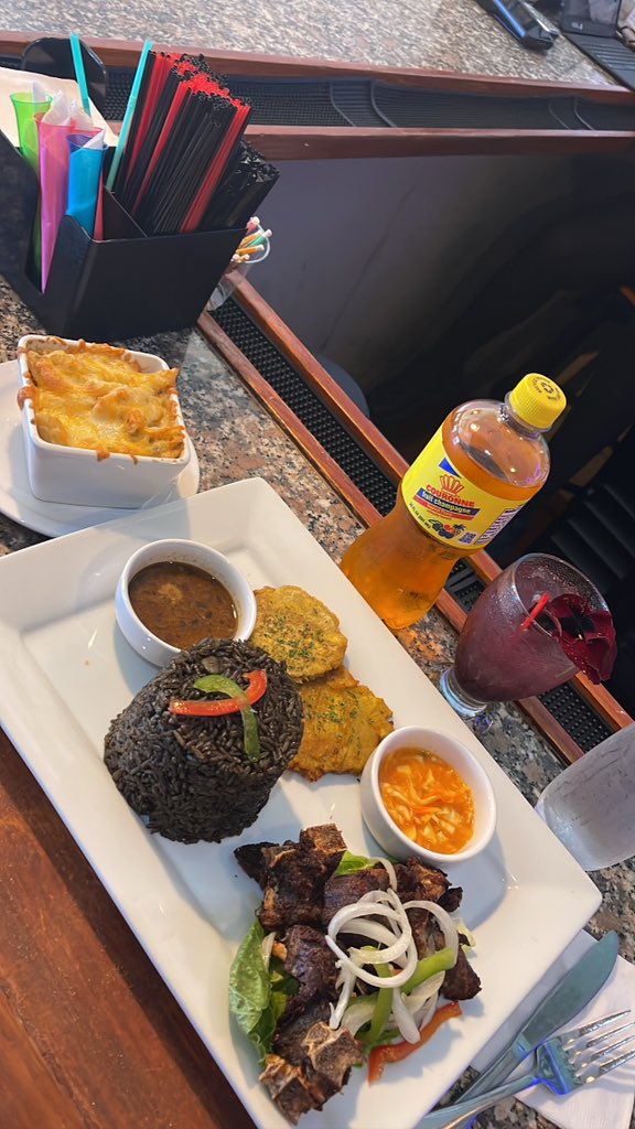 Finey2k4's tweet photo. So good. I love Haitian food 😋😋🇭🇹🇭🇹🇭🇹 #Baroli #FortLauderdale #Haitianfood https://t.co/DiCajUugdA