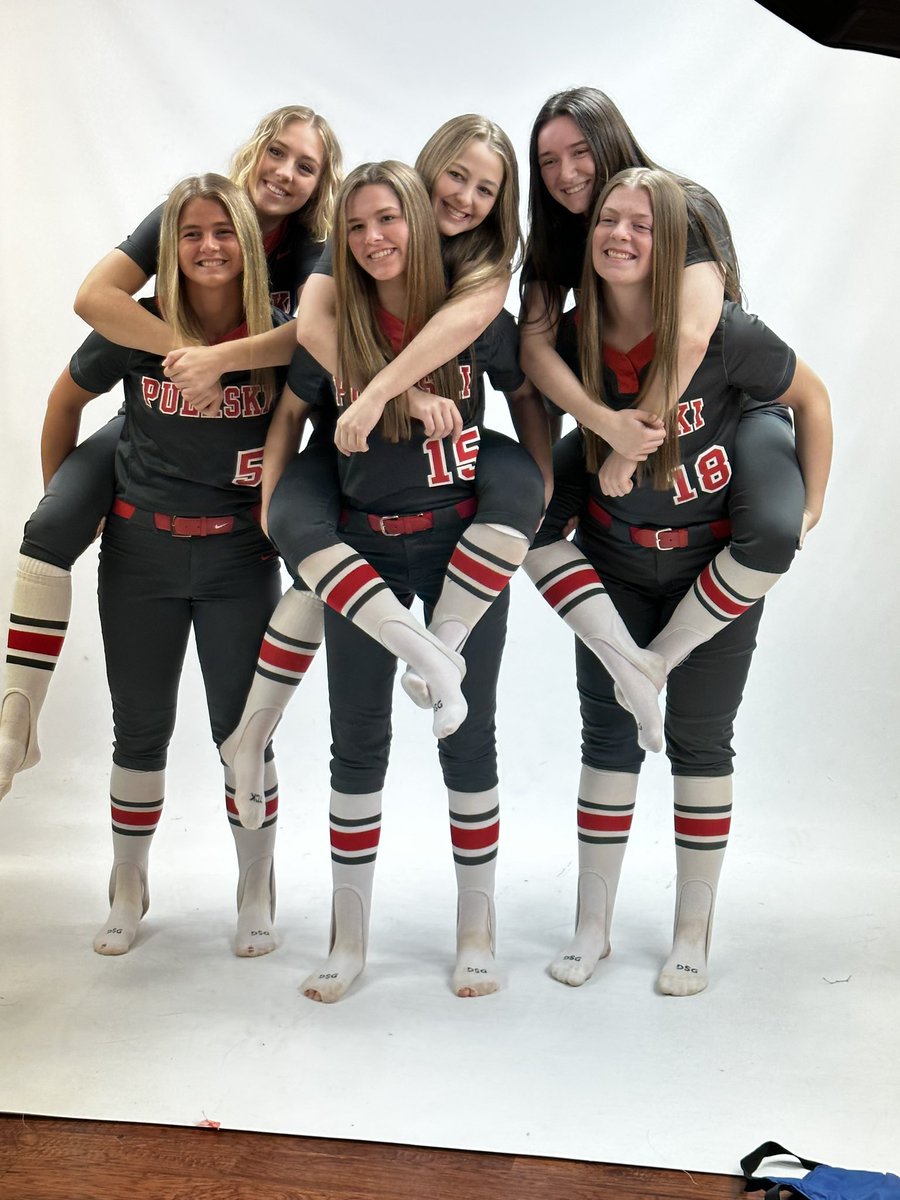 Pulaski_SB's tweet photo. Awesome ladies gearing up for their senior year! #Raiderstrong https://t.co/zdTa6pnF8v