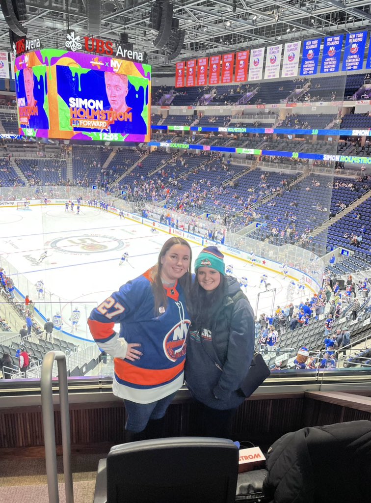 kdifaaa's tweet photo. Happy 30th Birthday Nicole! #isles #islanders https://t.co/Y14KVGwEbu