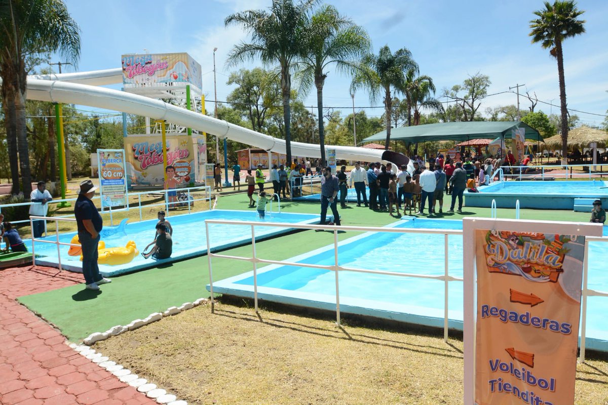 ArlinaAdame's tweet photo. #Durango vuelve a disfrutar de #PlayaDalila, un espacio digno para el esparcimiento y recreación de las familias duranguenses. Felicidades @spublicos_dgo y @ObrasPublicasDG por el gran trabajo de rehabilitación. Los invito a disfrutar de las #Albercas, #Palapas y el #Megatobogan. https://t.co/PknNOBPLAt