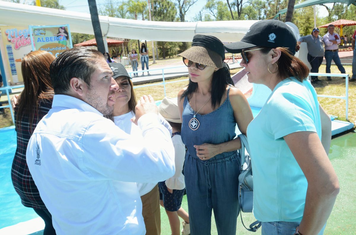 ArlinaAdame's tweet photo. #Durango vuelve a disfrutar de #PlayaDalila, un espacio digno para el esparcimiento y recreación de las familias duranguenses. Felicidades @spublicos_dgo y @ObrasPublicasDG por el gran trabajo de rehabilitación. Los invito a disfrutar de las #Albercas, #Palapas y el #Megatobogan. https://t.co/PknNOBPLAt