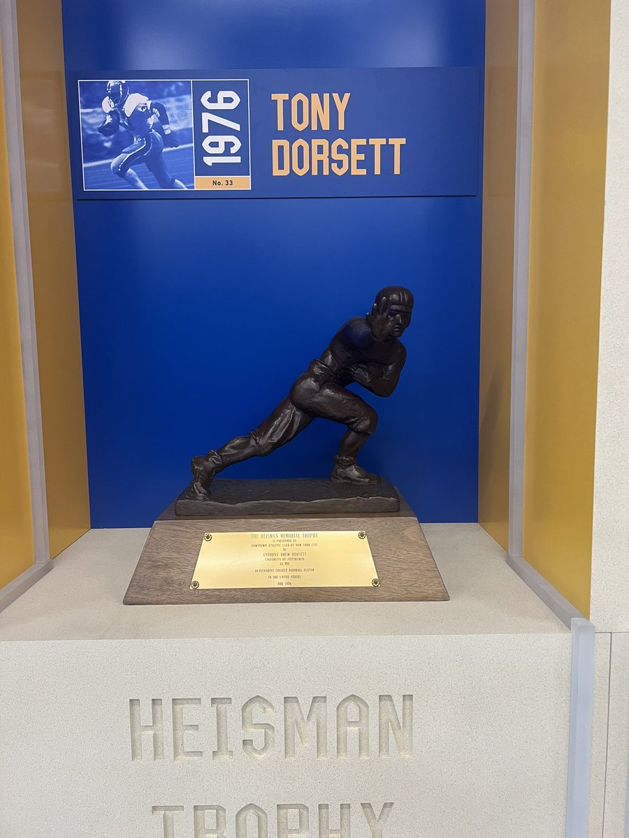 Quankilby21's tweet photo. Had a great time at @Pitt_FB @CoachKlineAlex @CoachAPowell @BrandonBowie_ @CoachDuzzPittFB really enjoyed the atmosphere and sitting in the rb meeting with the players before the scrimmage https://t.co/ynijNycrVu