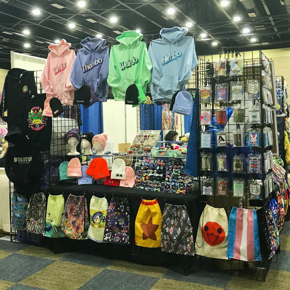 StudioKitsu's tweet photo. We’re here with @katizua at #zenkaikon with your convention essentials. Check out our beanies and hoodies to help keep you toasty on this cold rainy day!
#zenkaikon2023 #cosplay #anime #AnimeArt #gamer https://t.co/9RLIY7IXYX