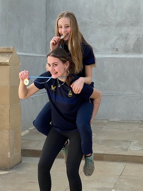 On Friday, 3 pairs of seniors travelled across to Shrewsbury for the Girls Open and the Boys Festival. Bobby + Archie and Rob + Zac made the Qtr Finals before bowing out, whilst Claudia and Celia won the Plate, a lovely way to cap off a great two terms worth of Fives