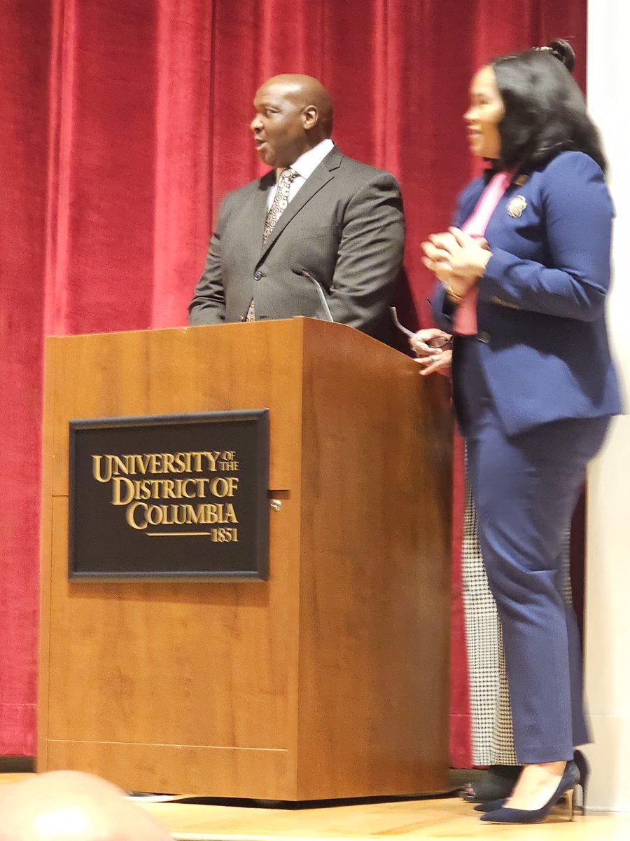 jackiereyesdc's tweet photo. On behalf of @MayorBowser , I was honored to celebrate the first graduating class of @udc_edu ’s Bilingual AA Program. @OSSEDC
#devalues https://t.co/zGloPtMSNY